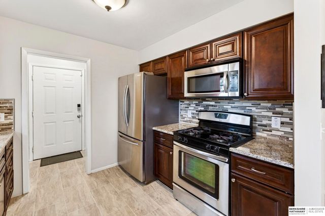 6906 N 41st Street, Omaha, NE 68112