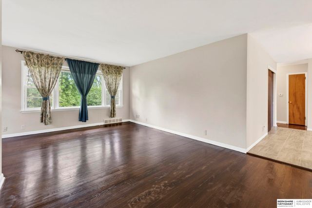6906 N 41st Street, Omaha, NE 68112