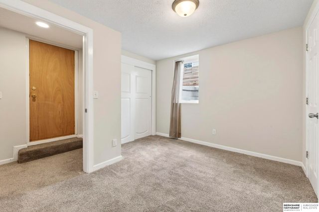 6906 N 41st Street, Omaha, NE 68112
