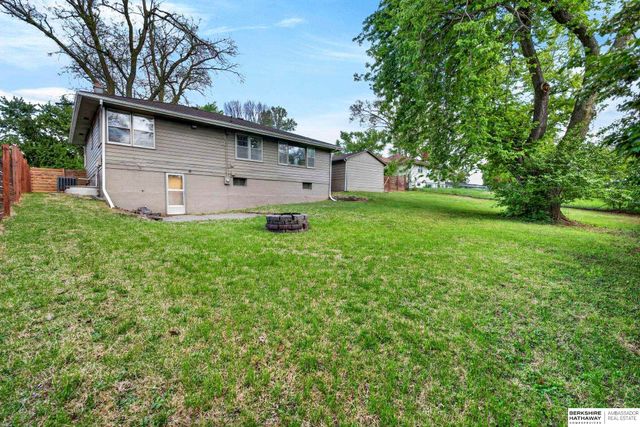 6906 N 41st Street, Omaha, NE 68112