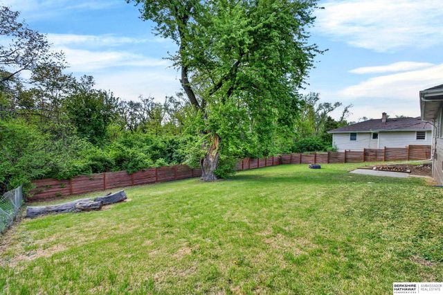 6906 N 41st Street, Omaha, NE 68112