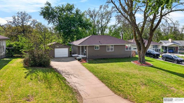 6906 N 41st Street, Omaha, NE 68112