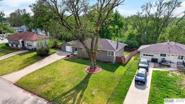 6906 N 41st Street, Omaha, NE 68112