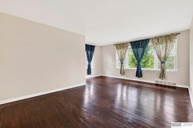 6906 N 41st Street, Omaha, NE 68112