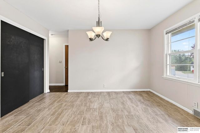 6906 N 41st Street, Omaha, NE 68112