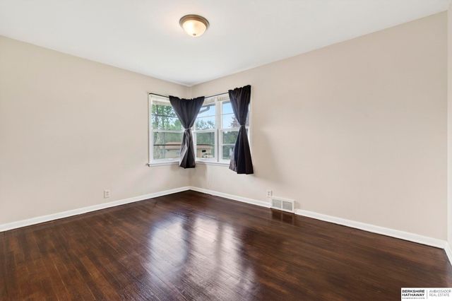6906 N 41st Street, Omaha, NE 68112