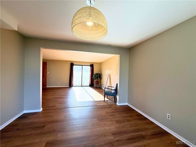 207 Charlesgate Circle, Amherst, NY 14051