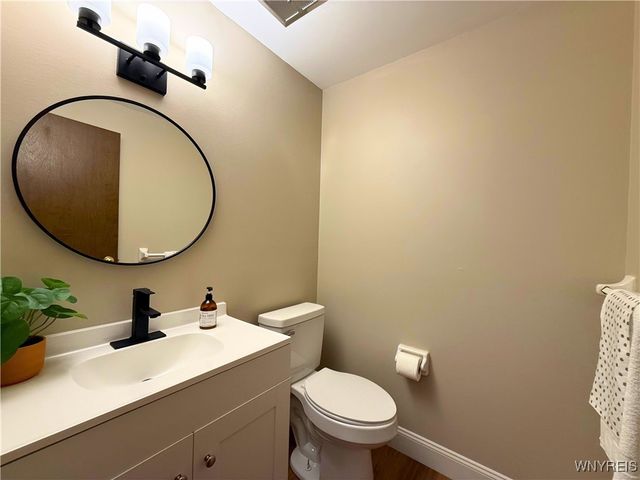 207 Charlesgate Circle, Amherst, NY 14051