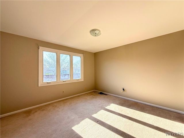 207 Charlesgate Circle, Amherst, NY 14051