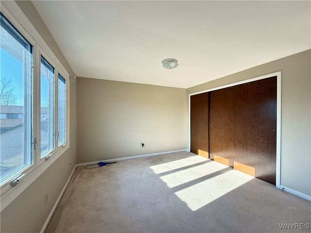 207 Charlesgate Circle, Amherst, NY 14051