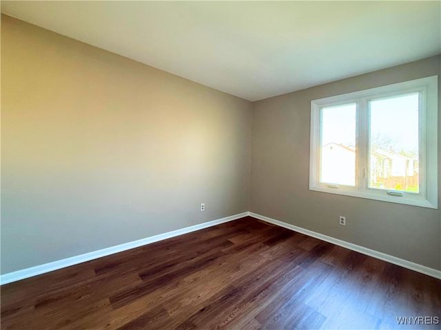 207 Charlesgate Circle, Amherst, NY 14051