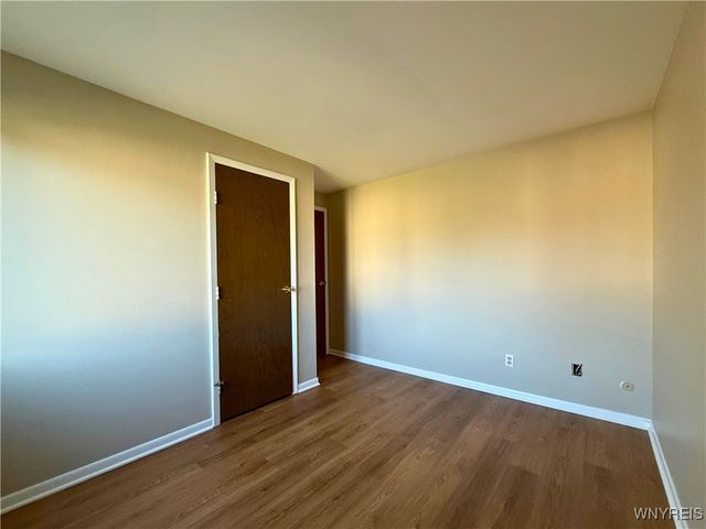 207 Charlesgate Circle, Amherst, NY 14051