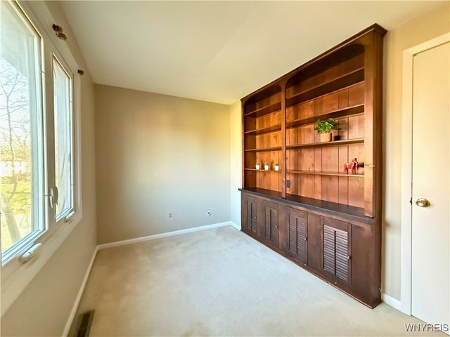 207 Charlesgate Circle, Amherst, NY 14051