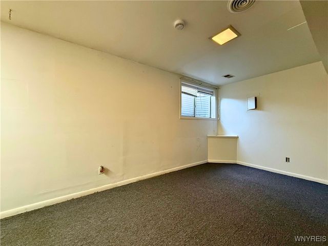 207 Charlesgate Circle, Amherst, NY 14051