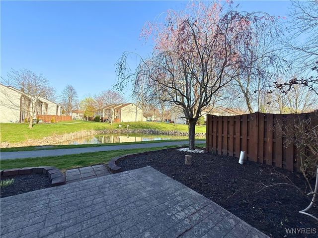 207 Charlesgate Circle, Amherst, NY 14051