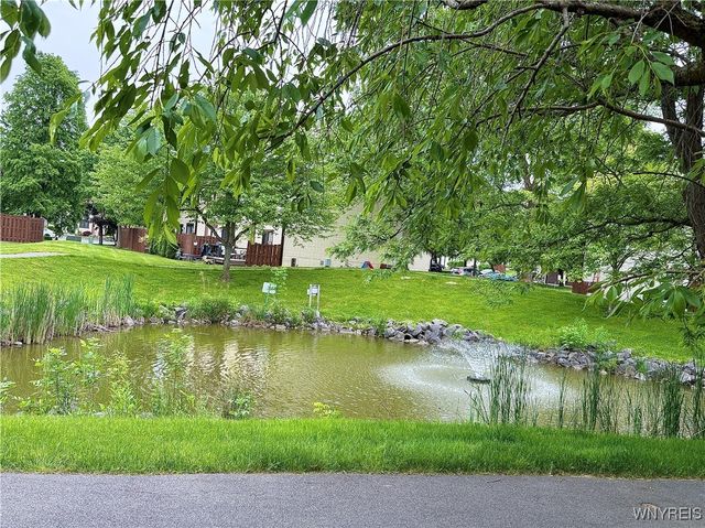 207 Charlesgate Circle, Amherst, NY 14051