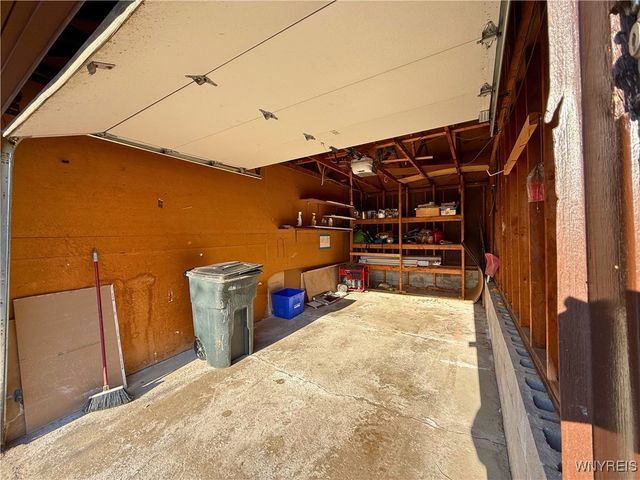 207 Charlesgate Circle, Amherst, NY 14051