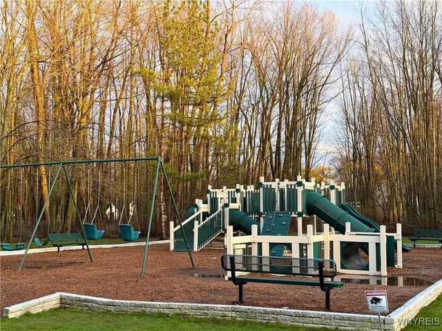 207 Charlesgate Circle, Amherst, NY 14051