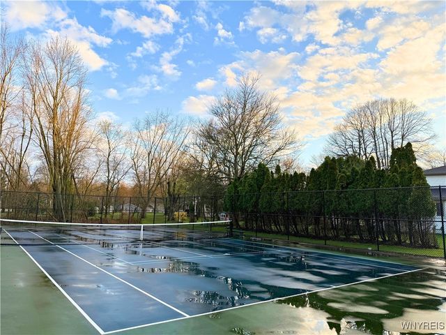 207 Charlesgate Circle, Amherst, NY 14051