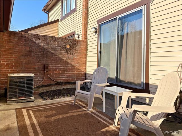 207 Charlesgate Circle, Amherst, NY 14051