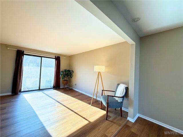 207 Charlesgate Circle, Amherst, NY 14051