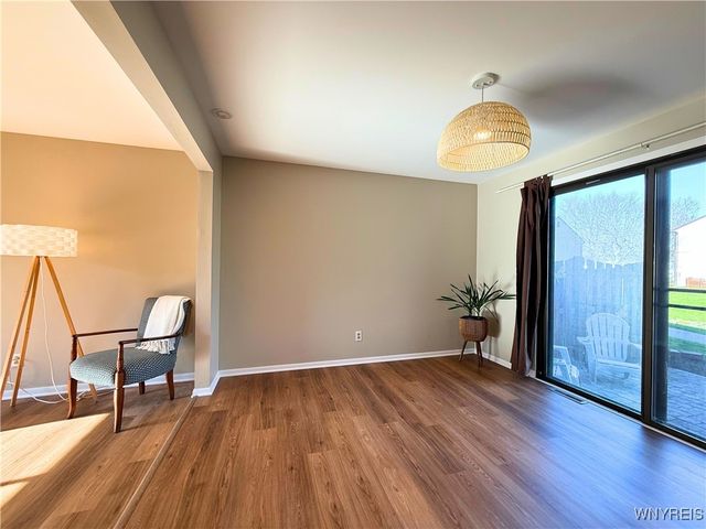 207 Charlesgate Circle, Amherst, NY 14051