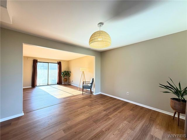 207 Charlesgate Circle, Amherst, NY 14051