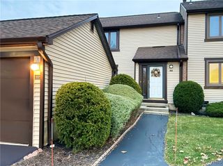 207 Charlesgate Circle, Amherst, NY 14051