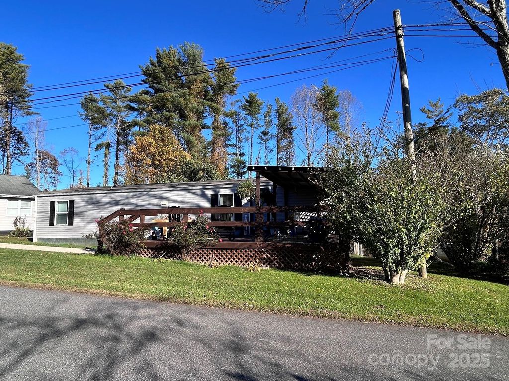 135 Phillips Road, Spruce Pine, NC 28777