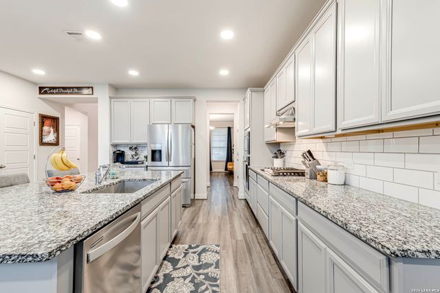 2211 CASTELLO WAY, San Antonio, TX 78259