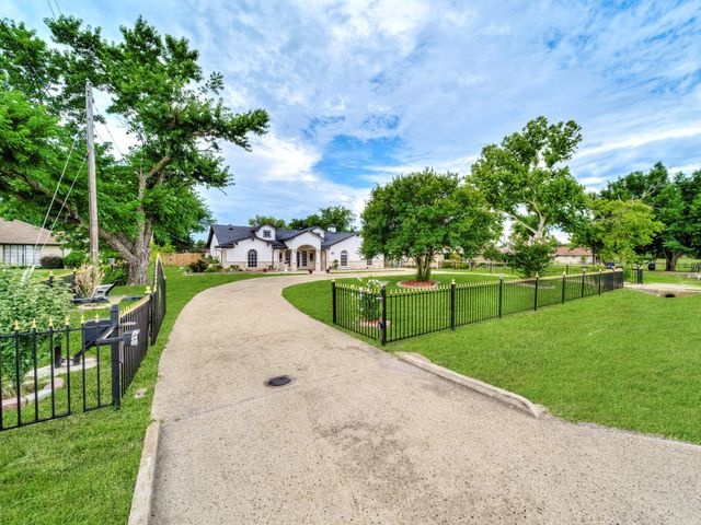 320 E Tripp Road, Sunnyvale, TX 75182
