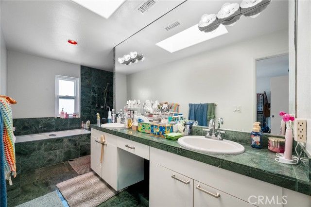 867 Aubrey Court 3, Hermosa Beach, CA 90254