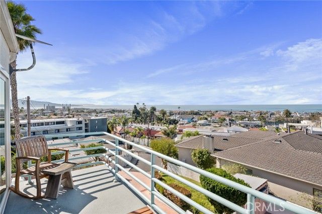 867 Aubrey Court 3, Hermosa Beach, CA 90254