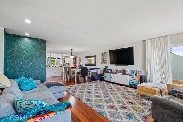 867 Aubrey Court 3, Hermosa Beach, CA 90254