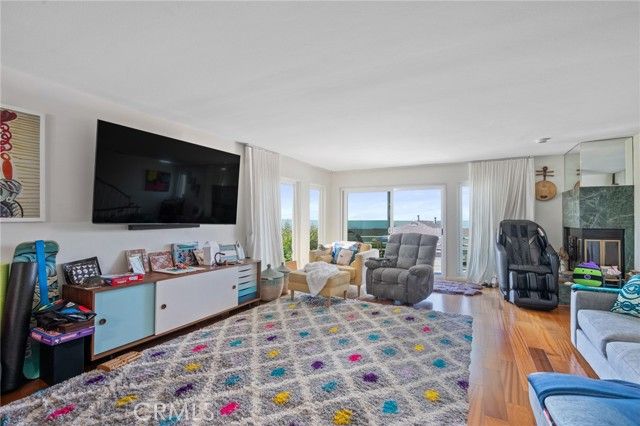 867 Aubrey Court 3, Hermosa Beach, CA 90254