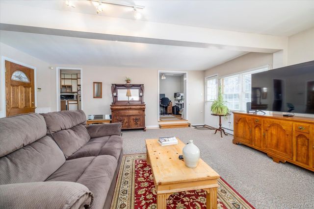 11 Maple Street, Malverne, NY 11565