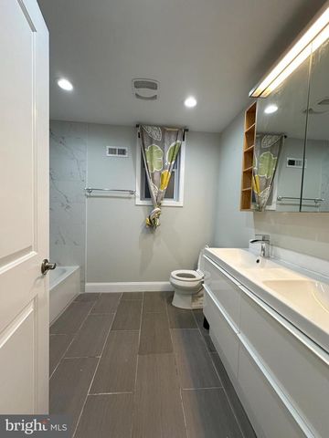 916 SNYDER AVE, Philadelphia, PA 19148