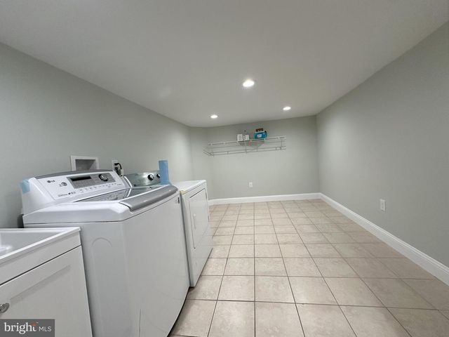 916 SNYDER AVE, Philadelphia, PA 19148