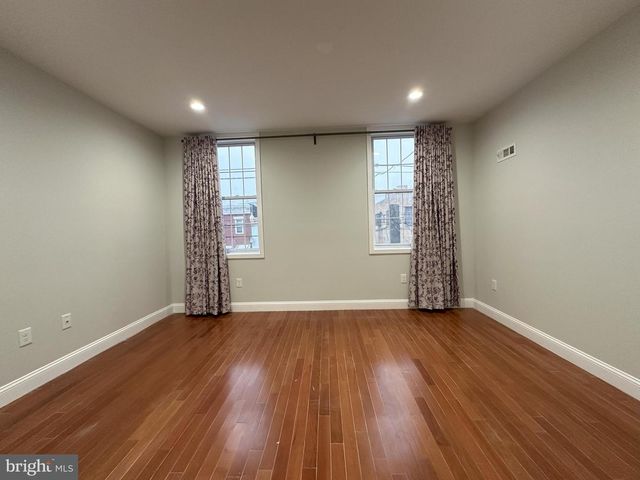 916 SNYDER AVE, Philadelphia, PA 19148