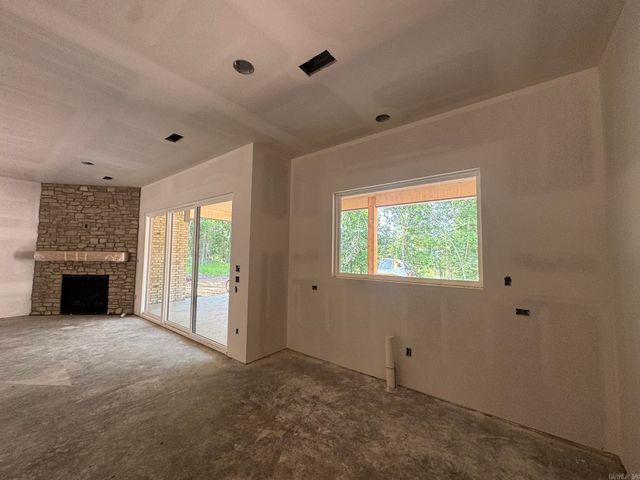 319 Devoe Bend Drive, Maumelle, AR 72113