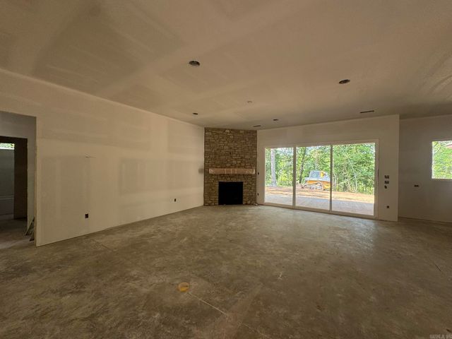 319 Devoe Bend Drive, Maumelle, AR 72113