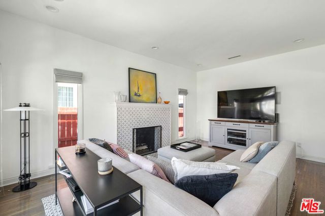 5124 S Mullen Avenue, Los Angeles, CA 90043