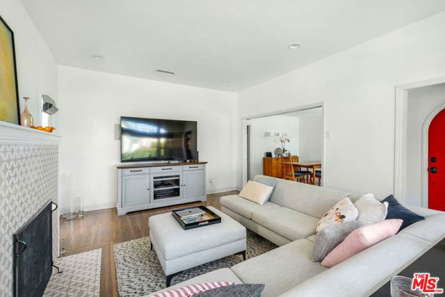 5124 S Mullen Avenue, Los Angeles, CA 90043