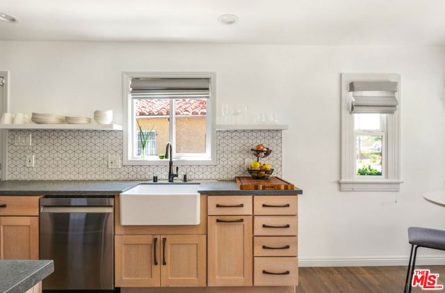 5124 S Mullen Avenue, Los Angeles, CA 90043