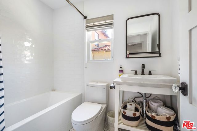 5124 S Mullen Avenue, Los Angeles, CA 90043