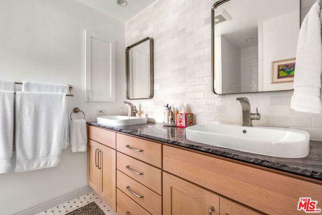 5124 S Mullen Avenue, Los Angeles, CA 90043