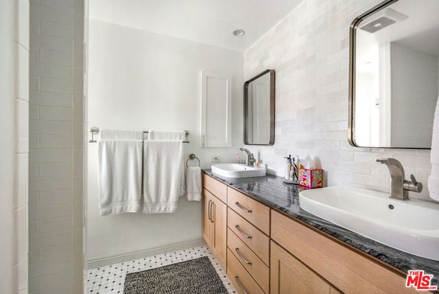 5124 S Mullen Avenue, Los Angeles, CA 90043