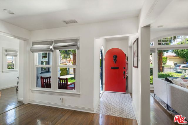 5124 S Mullen Avenue, Los Angeles, CA 90043