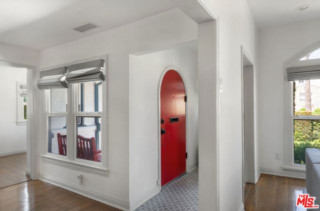 5124 S Mullen Avenue, Los Angeles, CA 90043