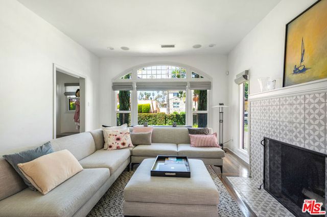 5124 S Mullen Avenue, Los Angeles, CA 90043